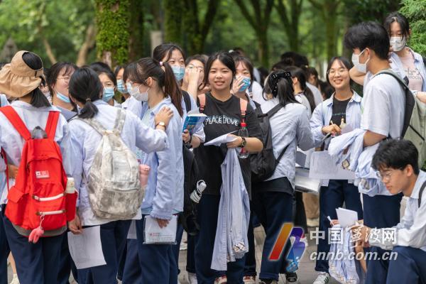 2022년 닝보 대학 입학 시험에서 44,900명의 수험생을 위한 시험 결과의 중요한 순간