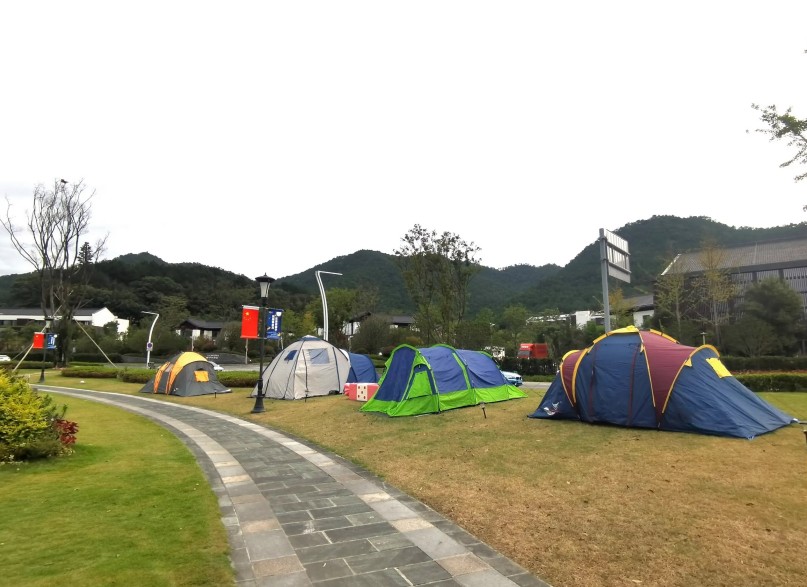 단층 텐트와 이중층 텐트의 차이점은 무엇입니까?